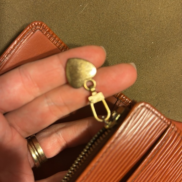 Authentic LV handbag and wallet combo - Picture 10 of 11